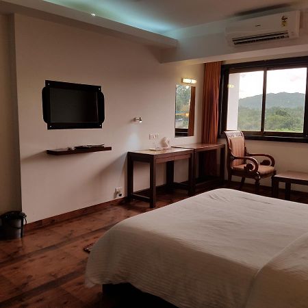 Khed  Bisu Hotel & Resorts מראה חיצוני תמונה