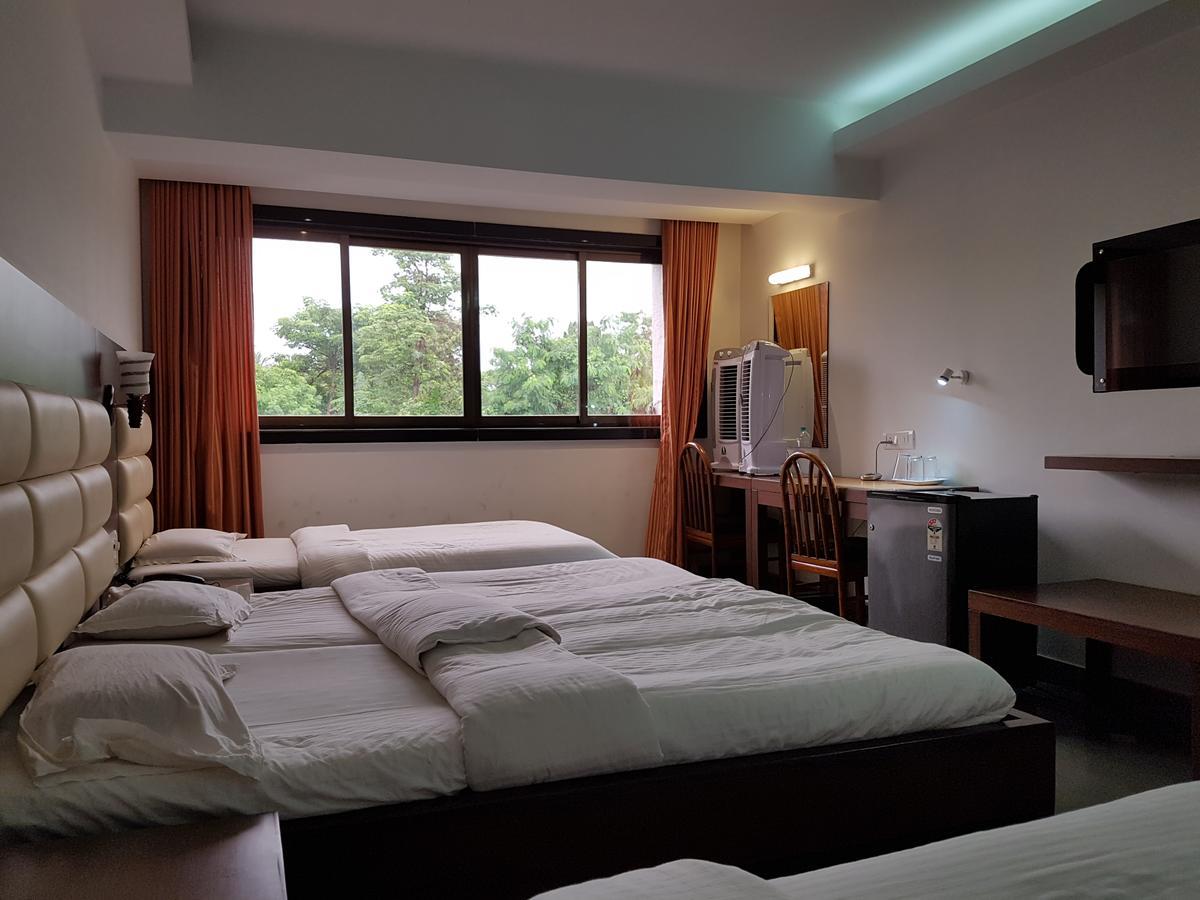 Khed  Bisu Hotel & Resorts מראה חיצוני תמונה
