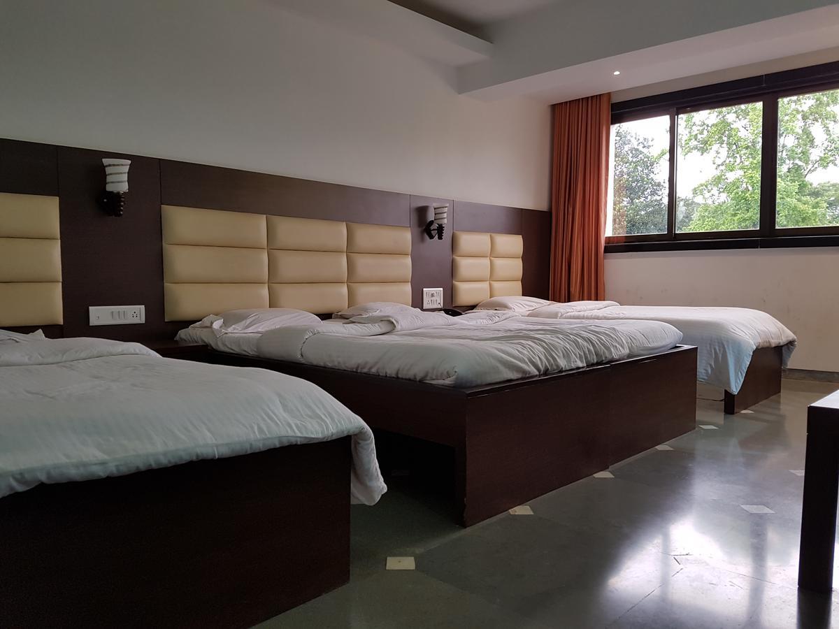 Khed  Bisu Hotel & Resorts מראה חיצוני תמונה