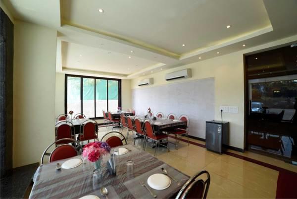 Khed  Bisu Hotel & Resorts מראה חיצוני תמונה